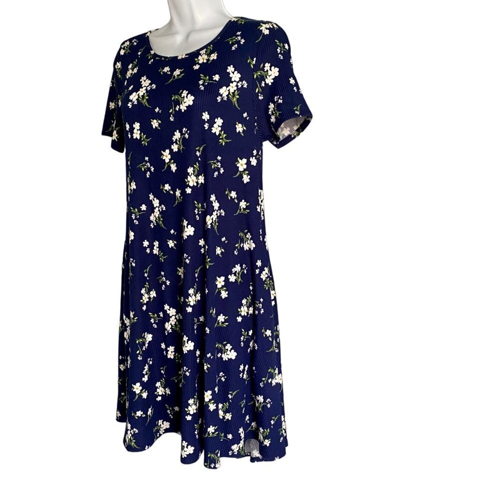 Thyme and Honey Pullover Short Sleeve Blue Floral Dress with Pockets Medium NWOT - Picture 3 of 8
